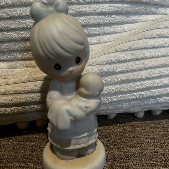 Precious Moments 1991 "A Special Delivery" 521493 - Picture 1 of 5